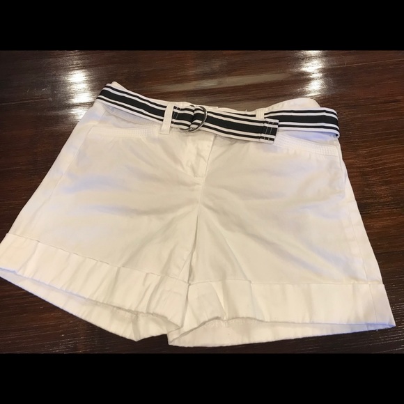 WHBM white shorts with belt, Sz 0 - Picture 1 of 3